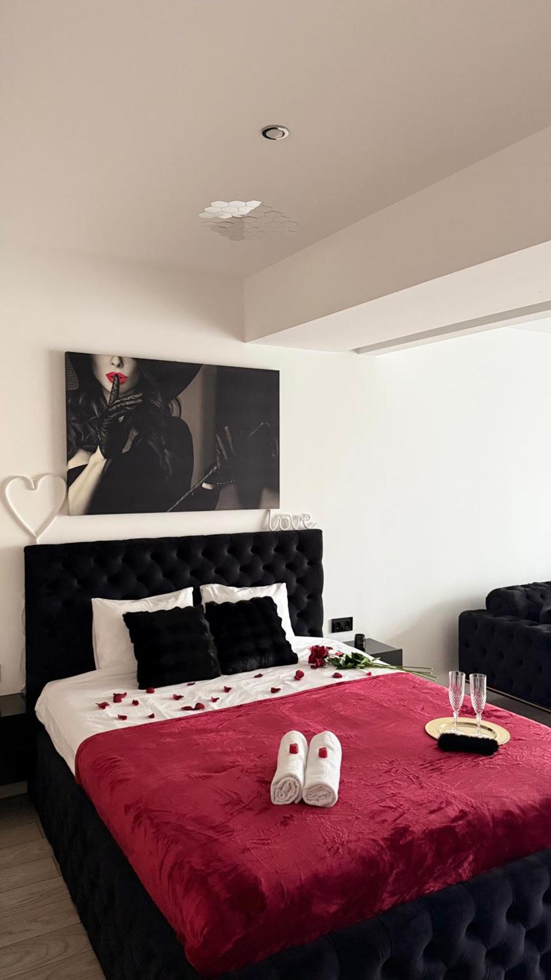 Central Deluxe By Rh Living บูคาเรสต์ ภายนอก รูปภาพ